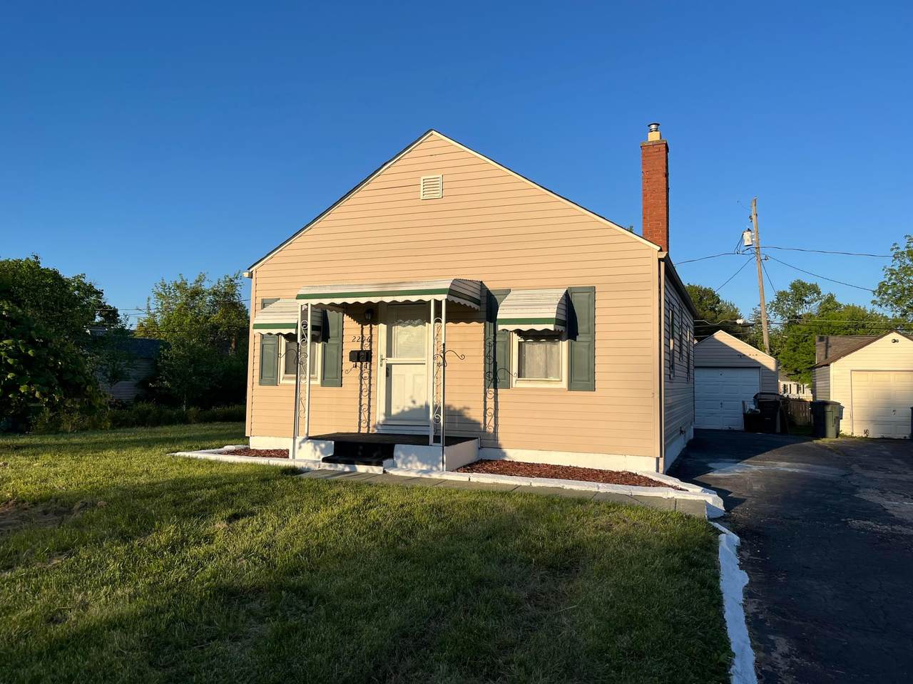 2296 Joyce Avenue - Photo 1