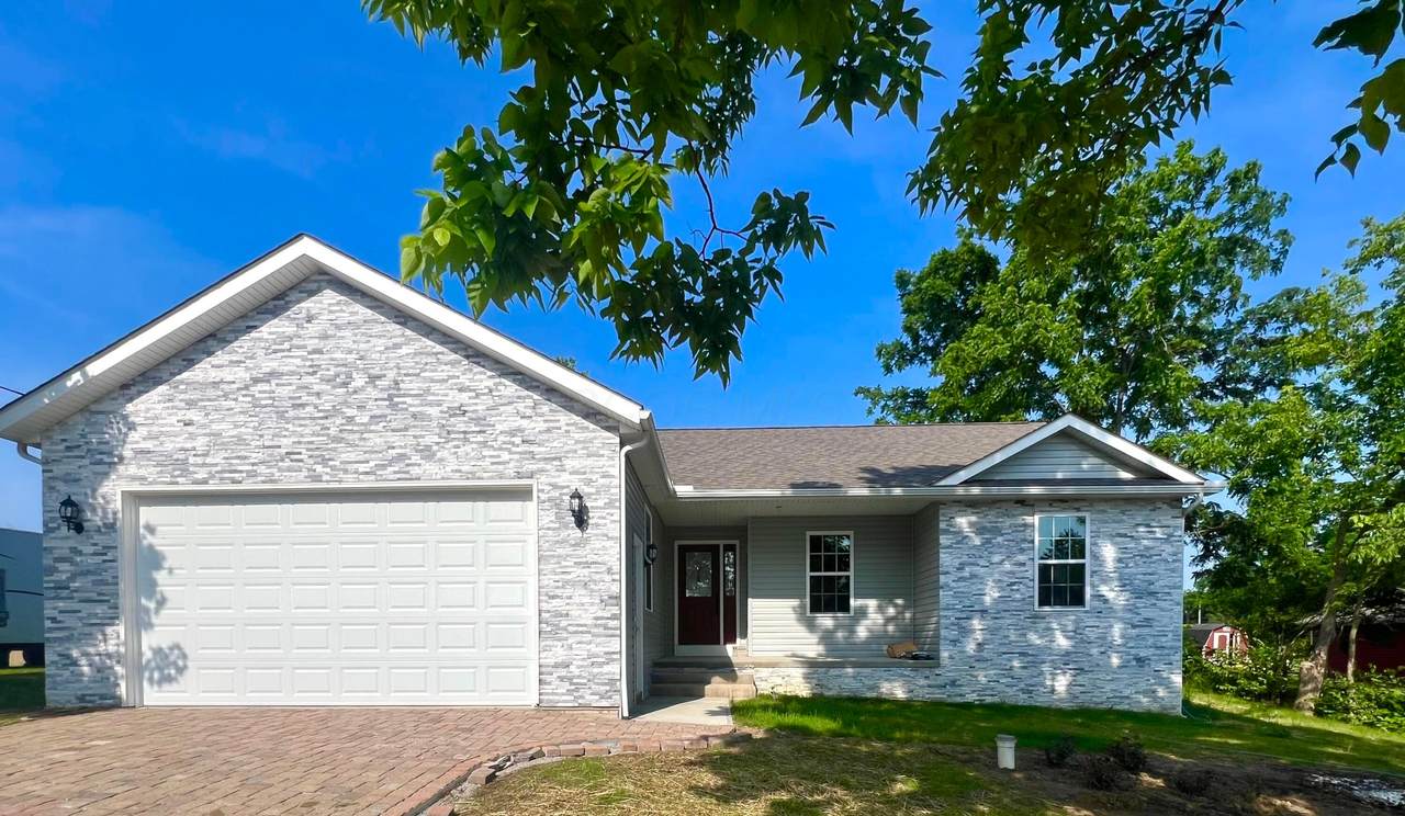 5560 Cedar Drive - Photo 1
