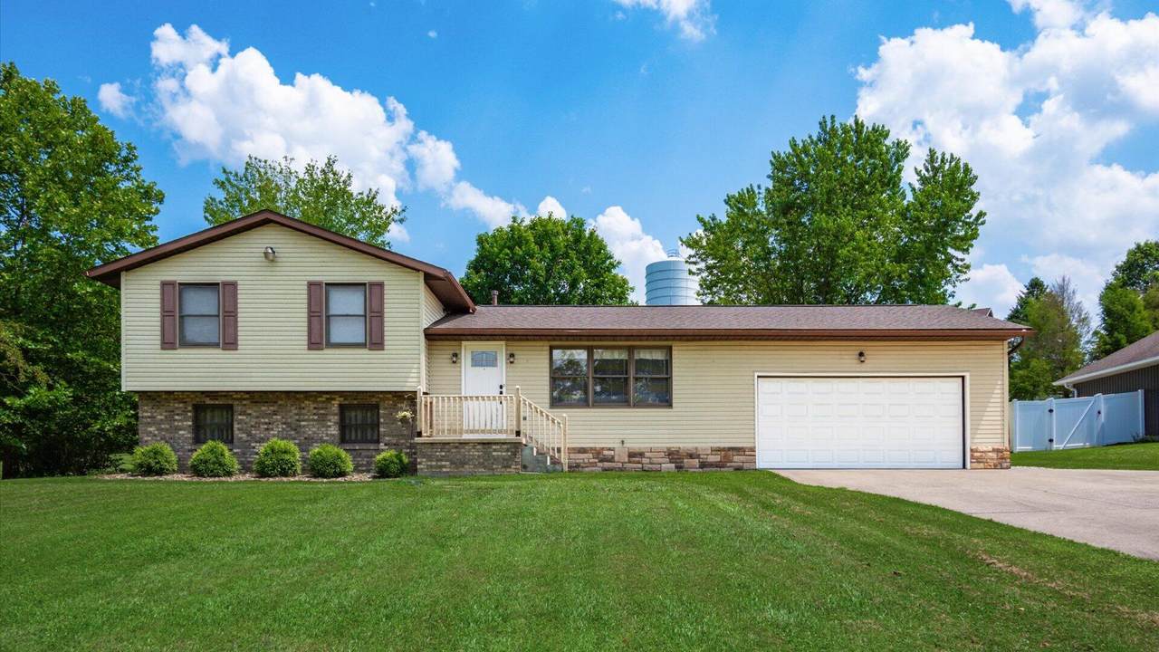 6810 Dillon Hills Drive - Photo 1