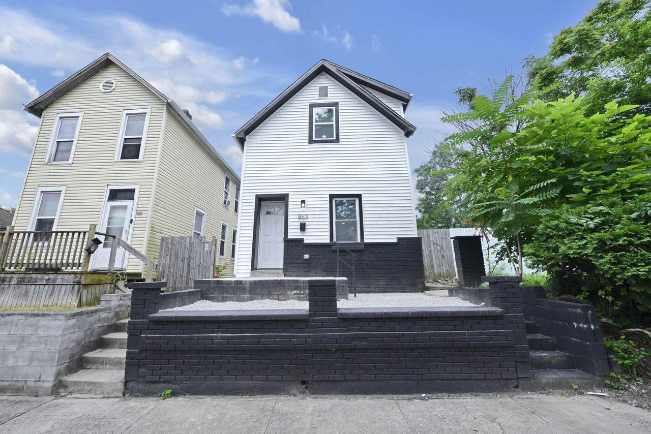 863 Carpenter Street - Photo 1