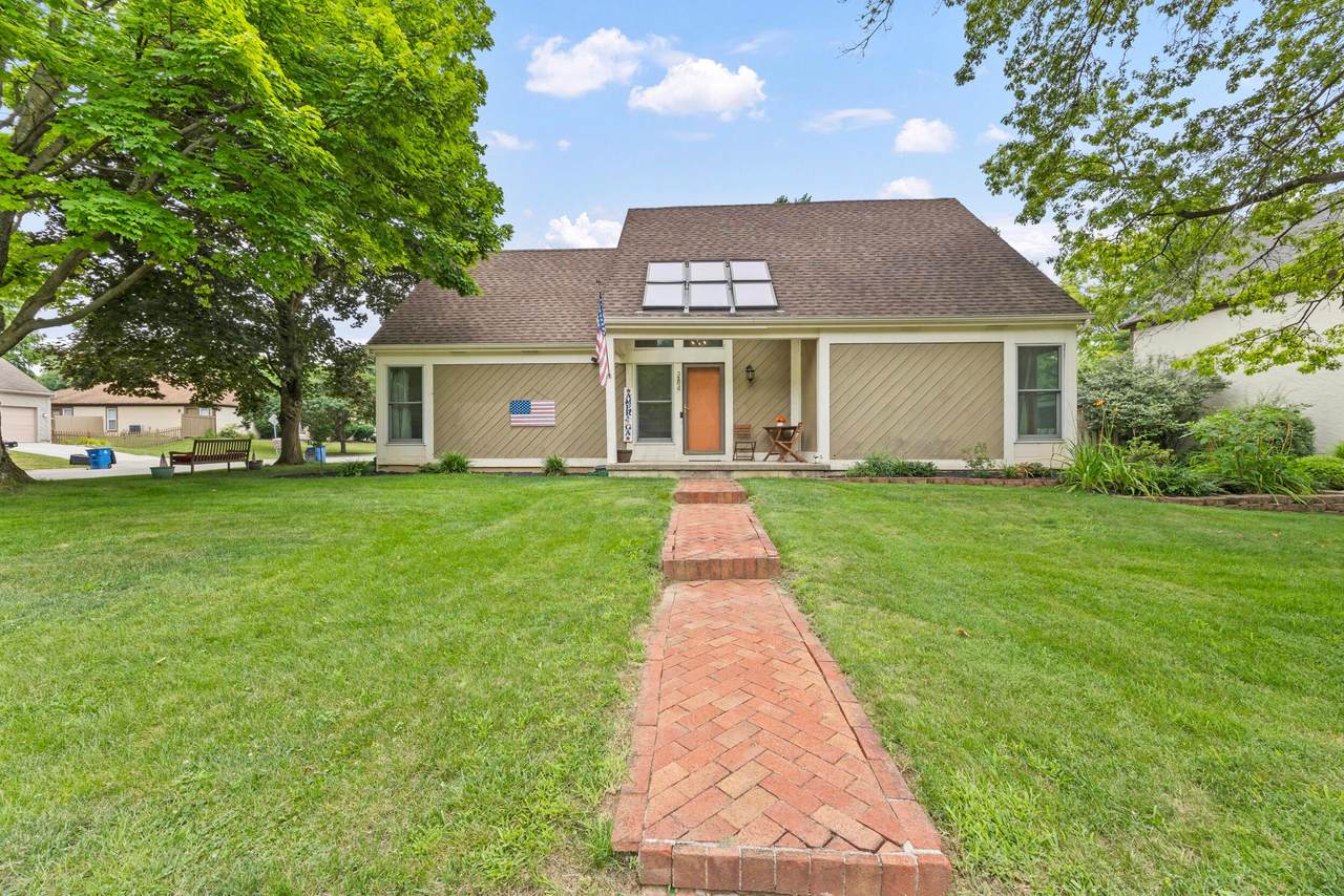 284 Waterford Drive - Photo 1