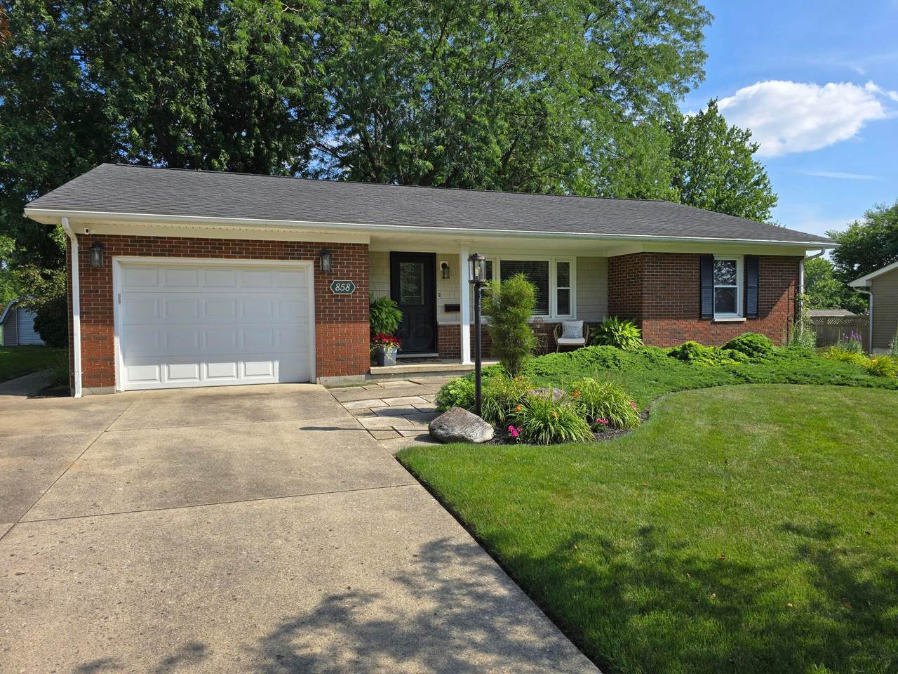 858 Crestview Drive - Photo 1