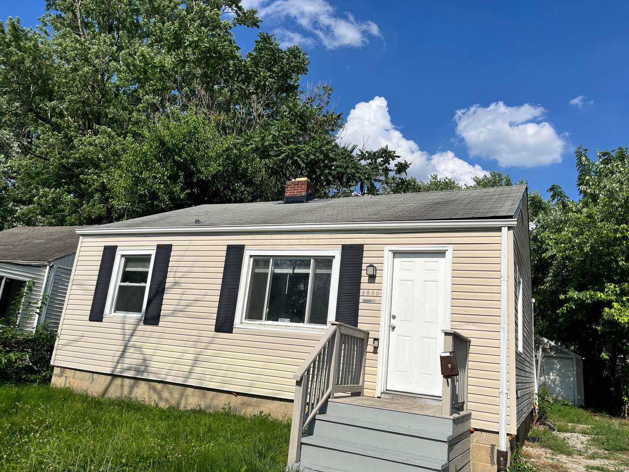 2352 Hiawatha Park Drive - Photo 1