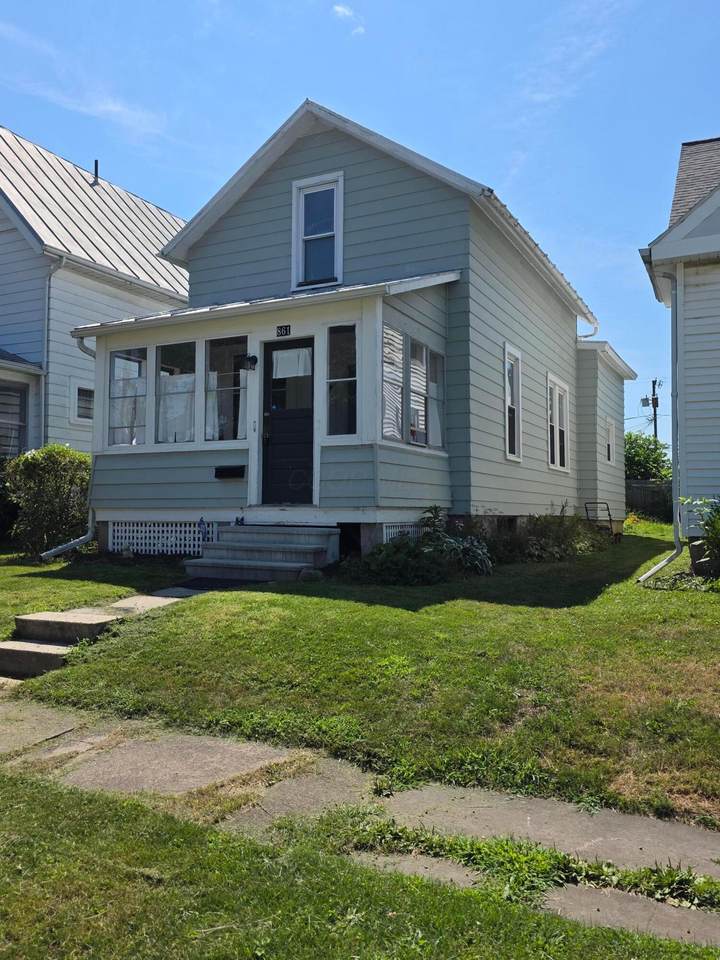 861 Poplar - Photo 1