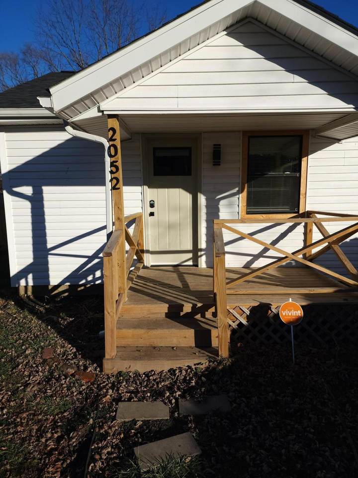 2052 Briarwood Avenue - Photo 1