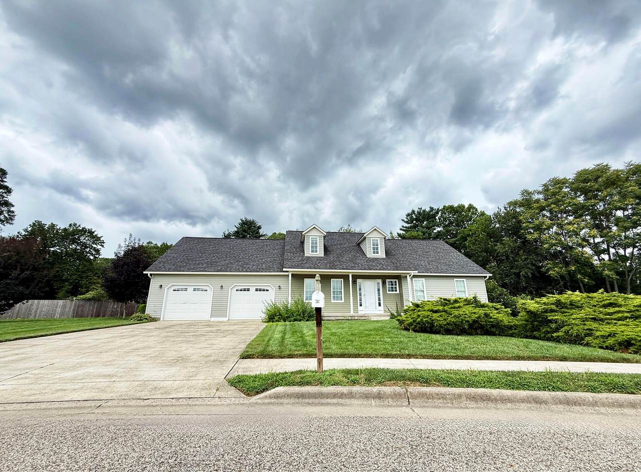 741 Huntley Avenue - Photo 1