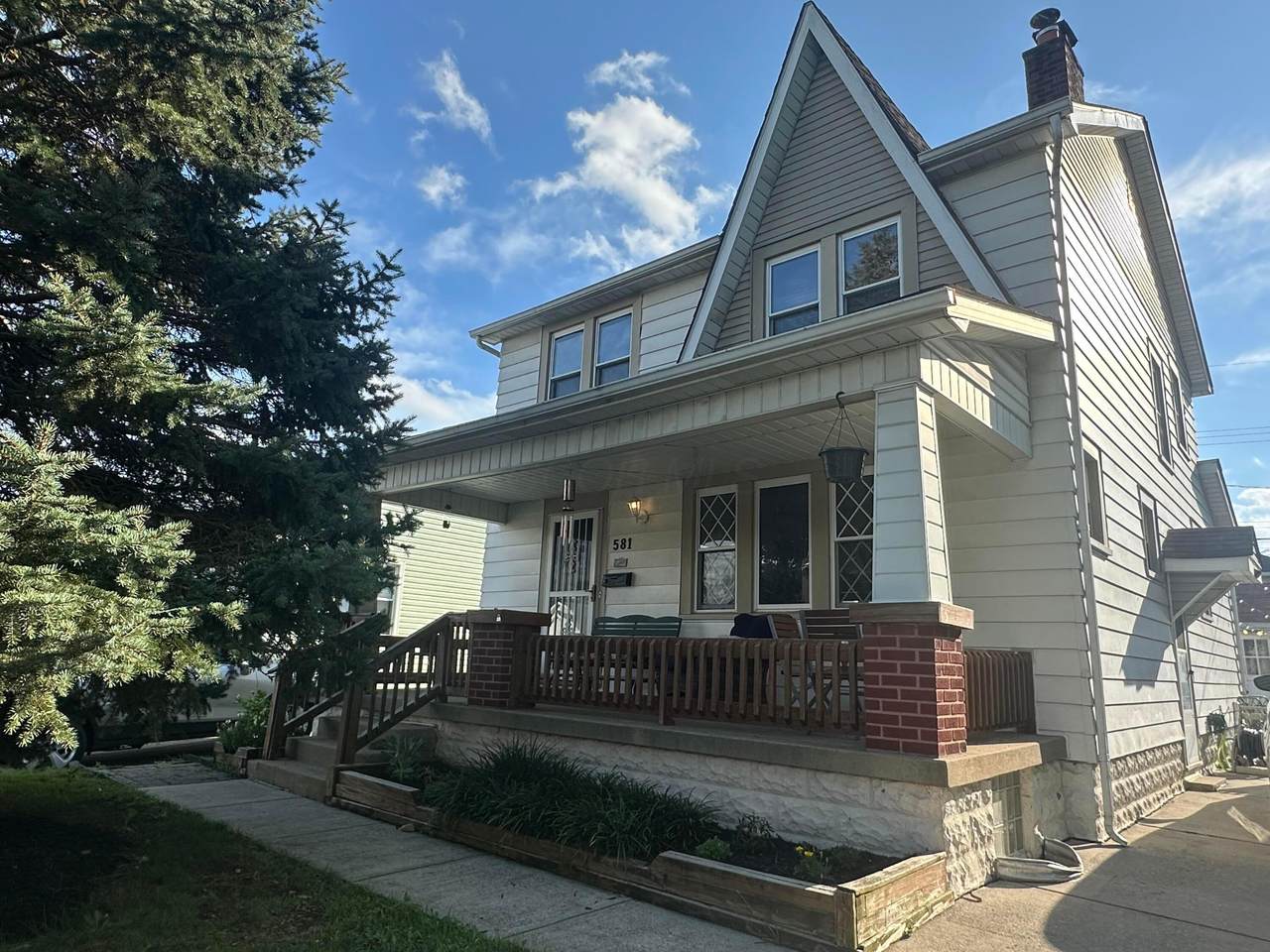 581 Woodbury Avenue - Photo 1