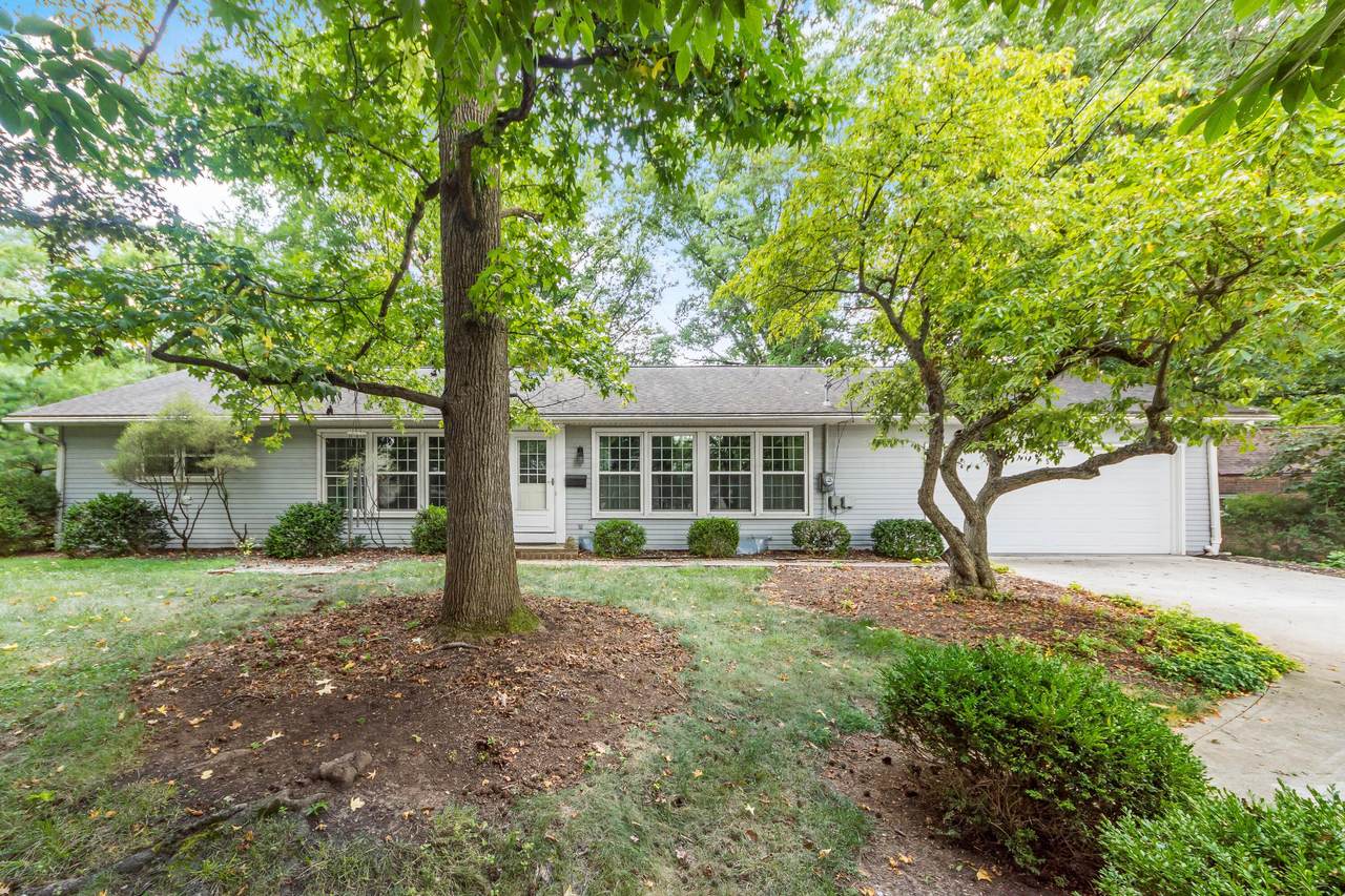 453 Fairlawn Drive - Photo 1