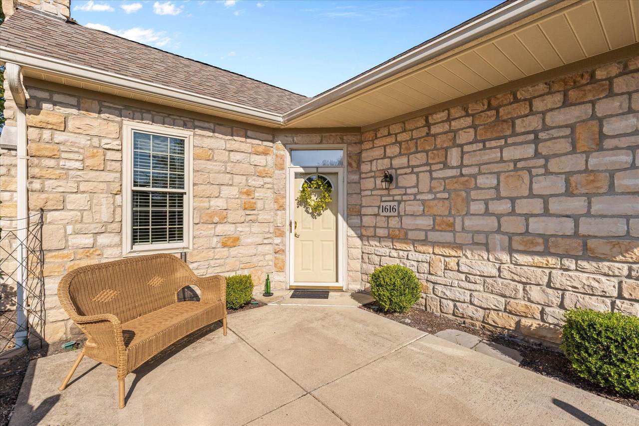 1616 Crossing Boulevard - Photo 1