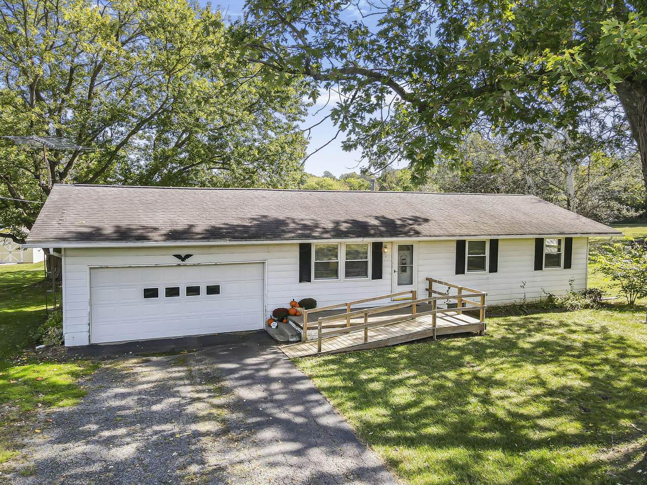 8369 Somerset Road - Photo 1