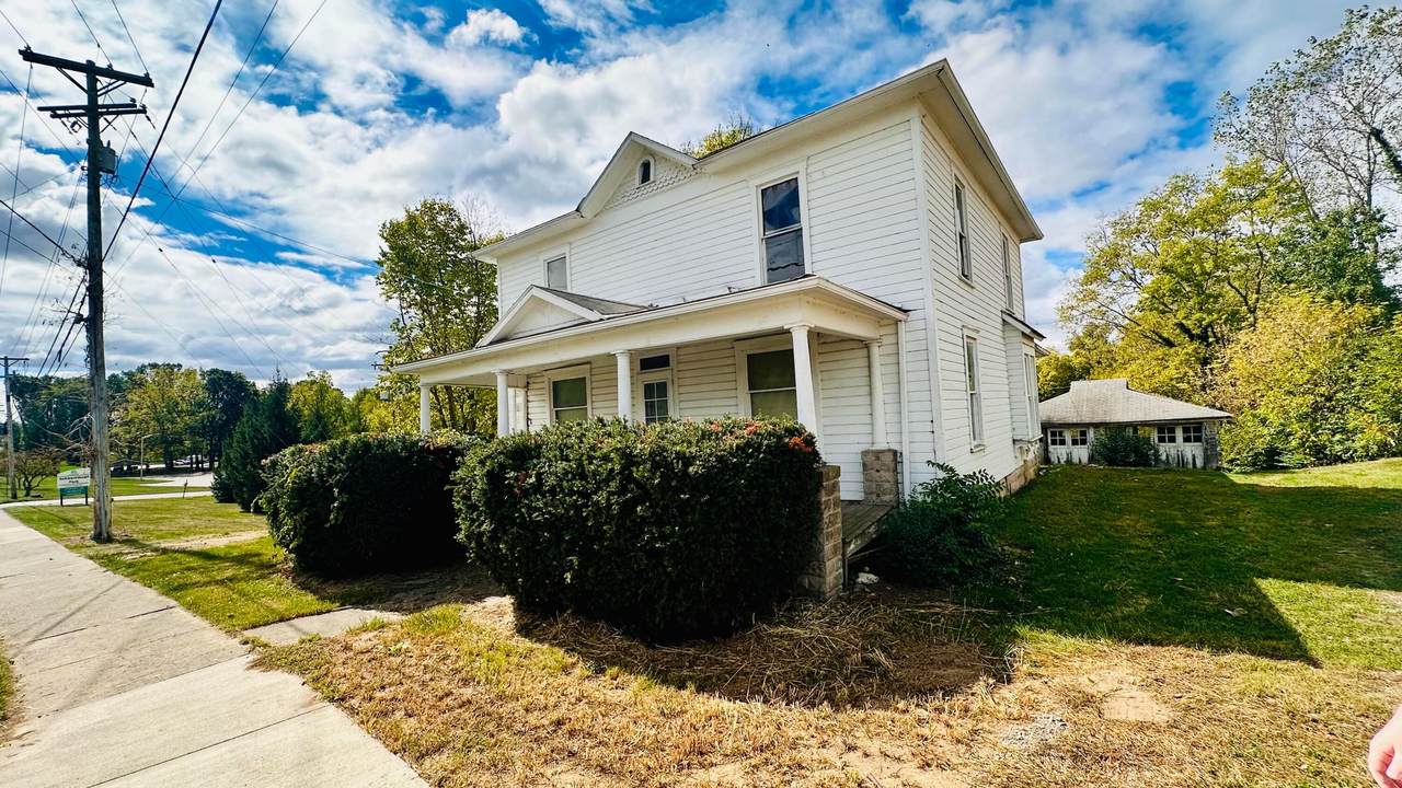 733 Maple Street - Photo 1