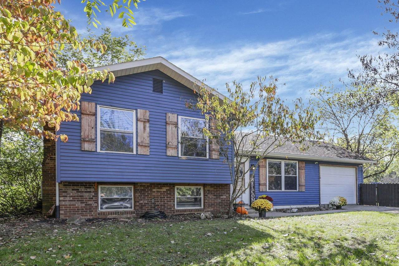 896 Elizabeth Drive - Photo 1