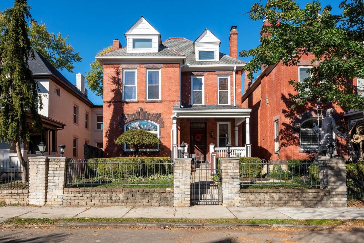 962 Franklin Avenue - Photo 1