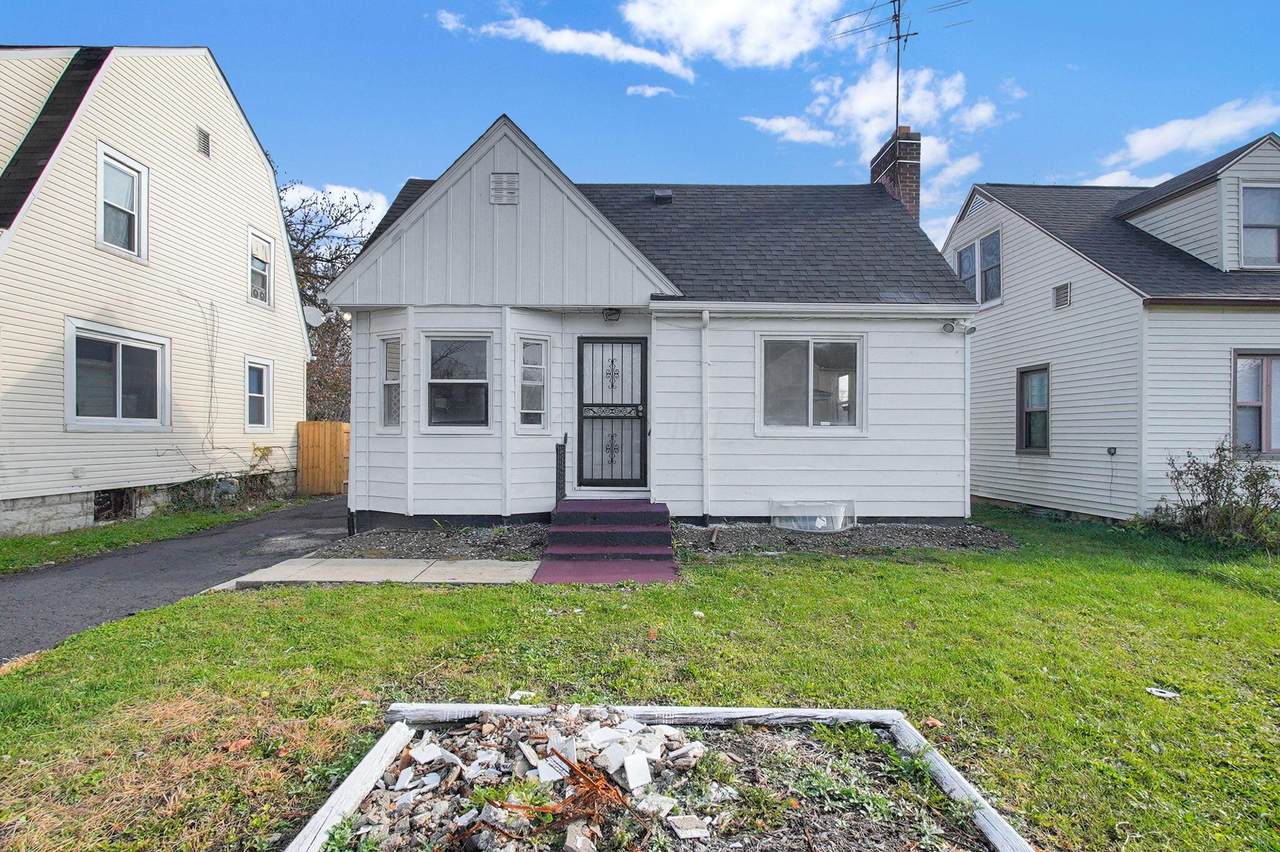 2204 Medina Avenue - Photo 1