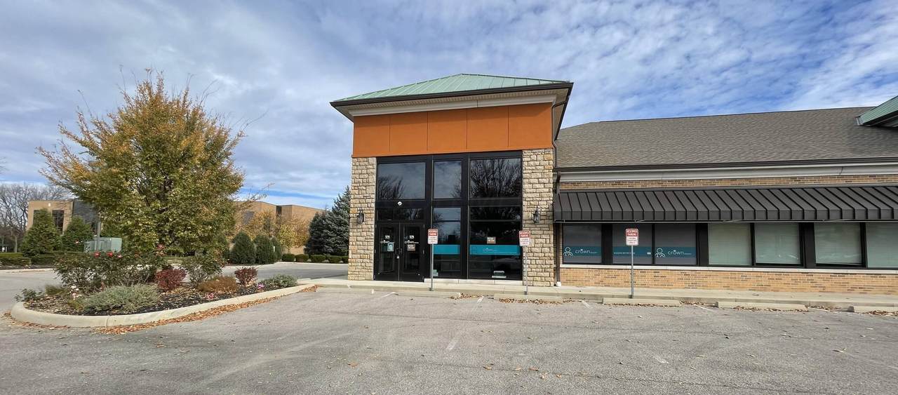 572-576-576 Metro Place - Photo 1