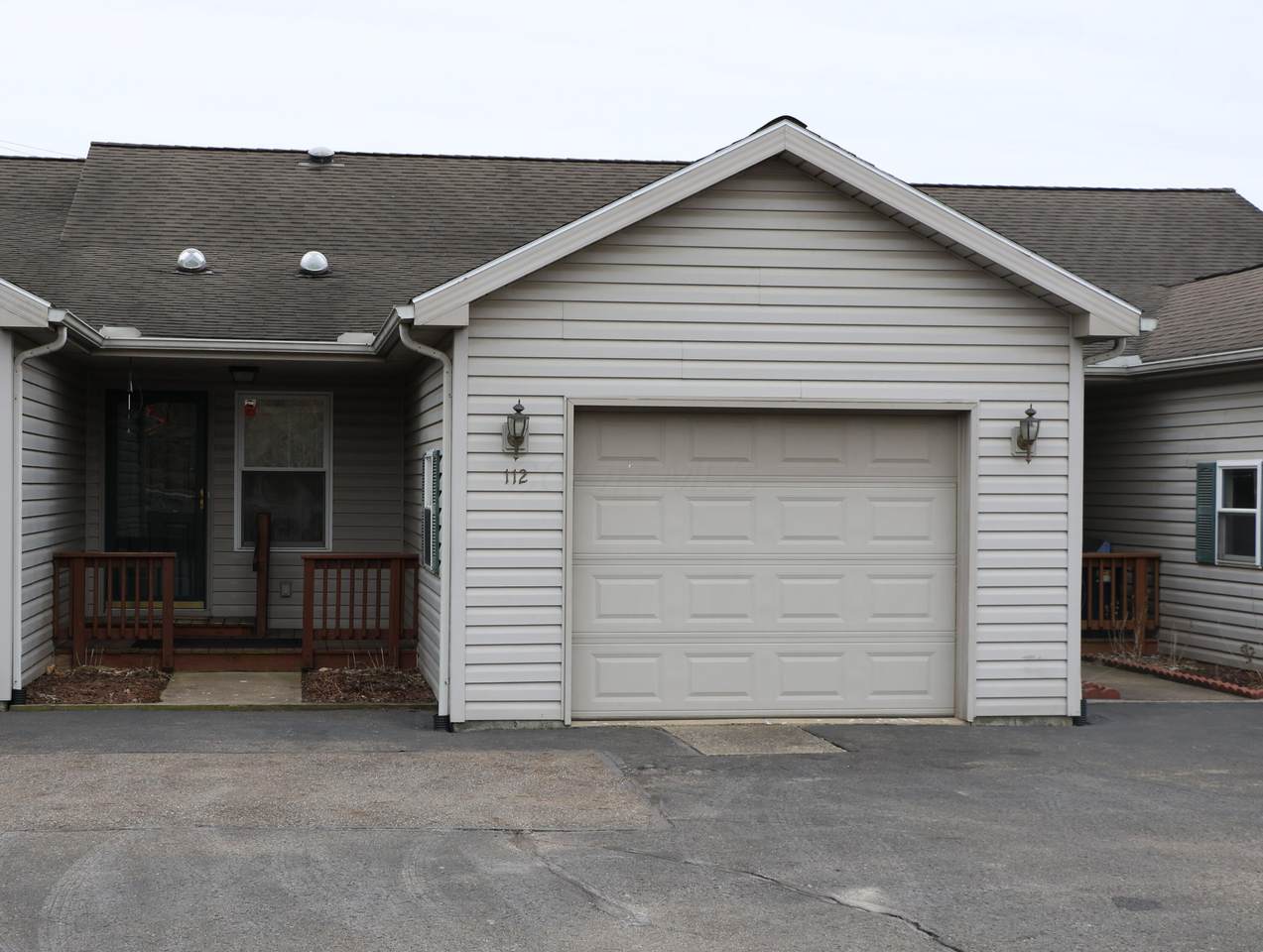 112 Hamtramck Street - Photo 1