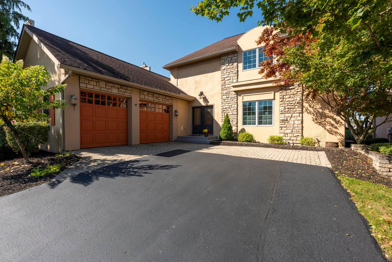 5386 Club Drive - Photo 1