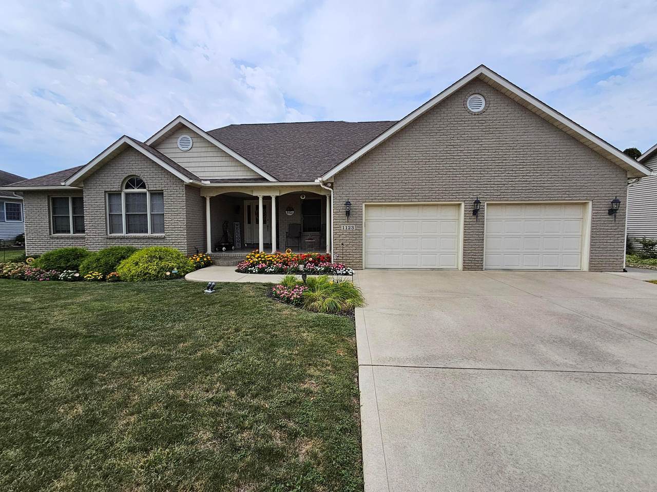 1123 Hillcrest Drive - Photo 1