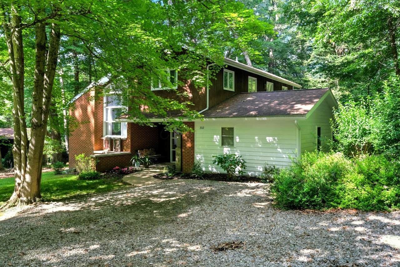 302 Woodside Drive - Photo 1