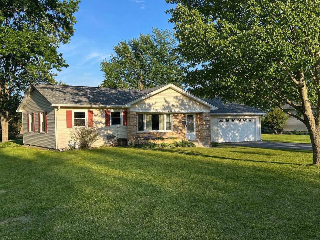 222 Hansberger Avenue - Photo 1