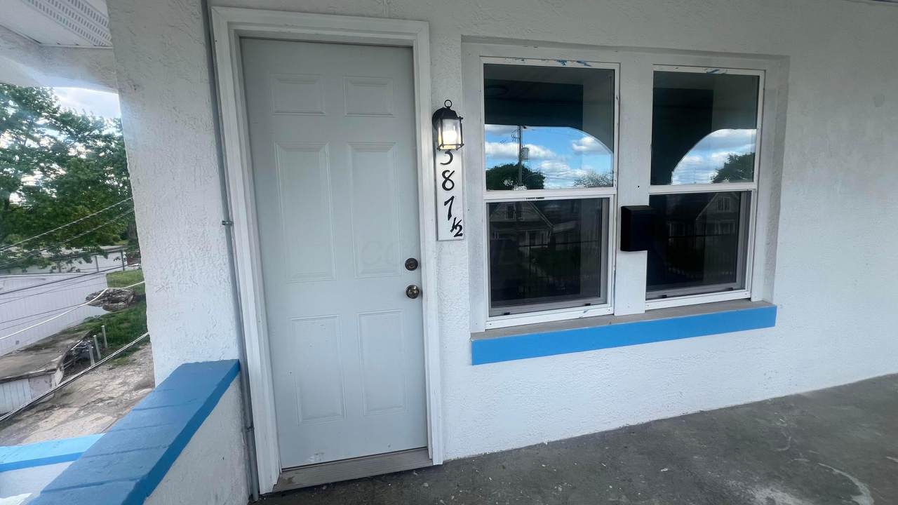 387 1/2-387 1/2 Lechner Avenue - Photo 1