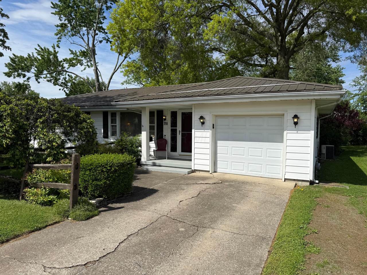 701 Oak Drive - Photo 1