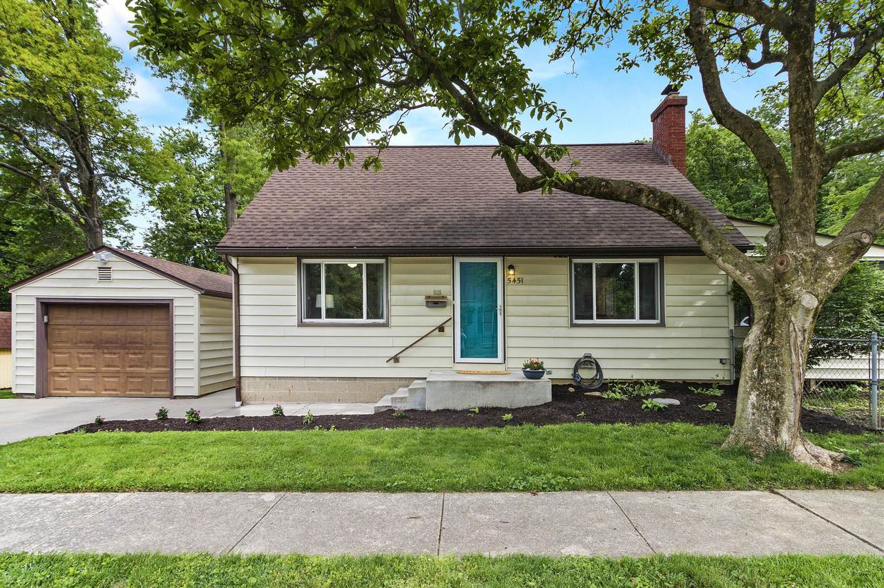 5451 Sharon Park Avenue - Photo 1