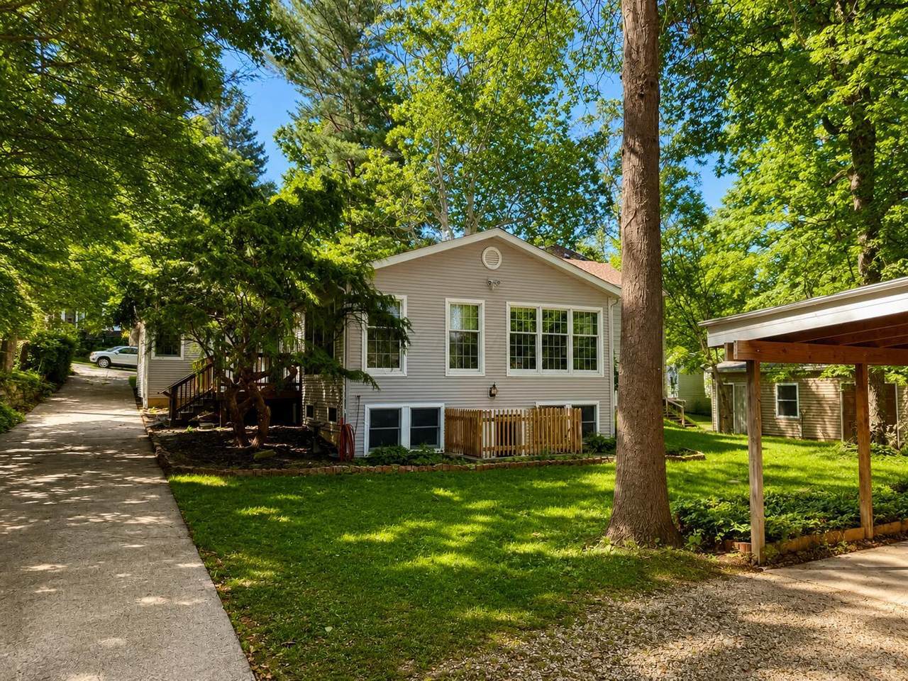225 Summit Street - Photo 1