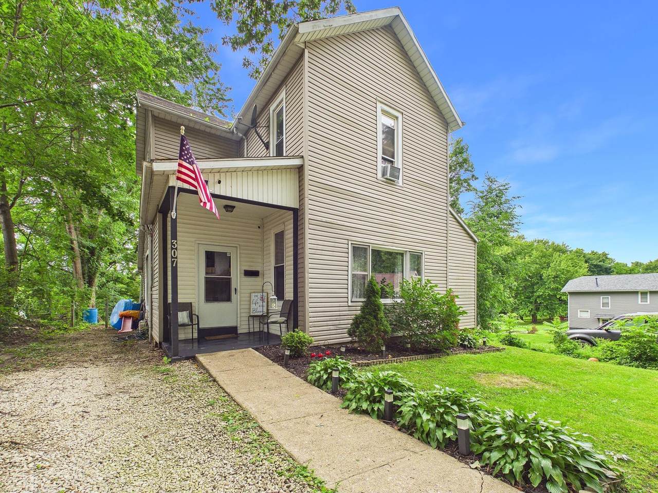 307 6th Street - Photo 1
