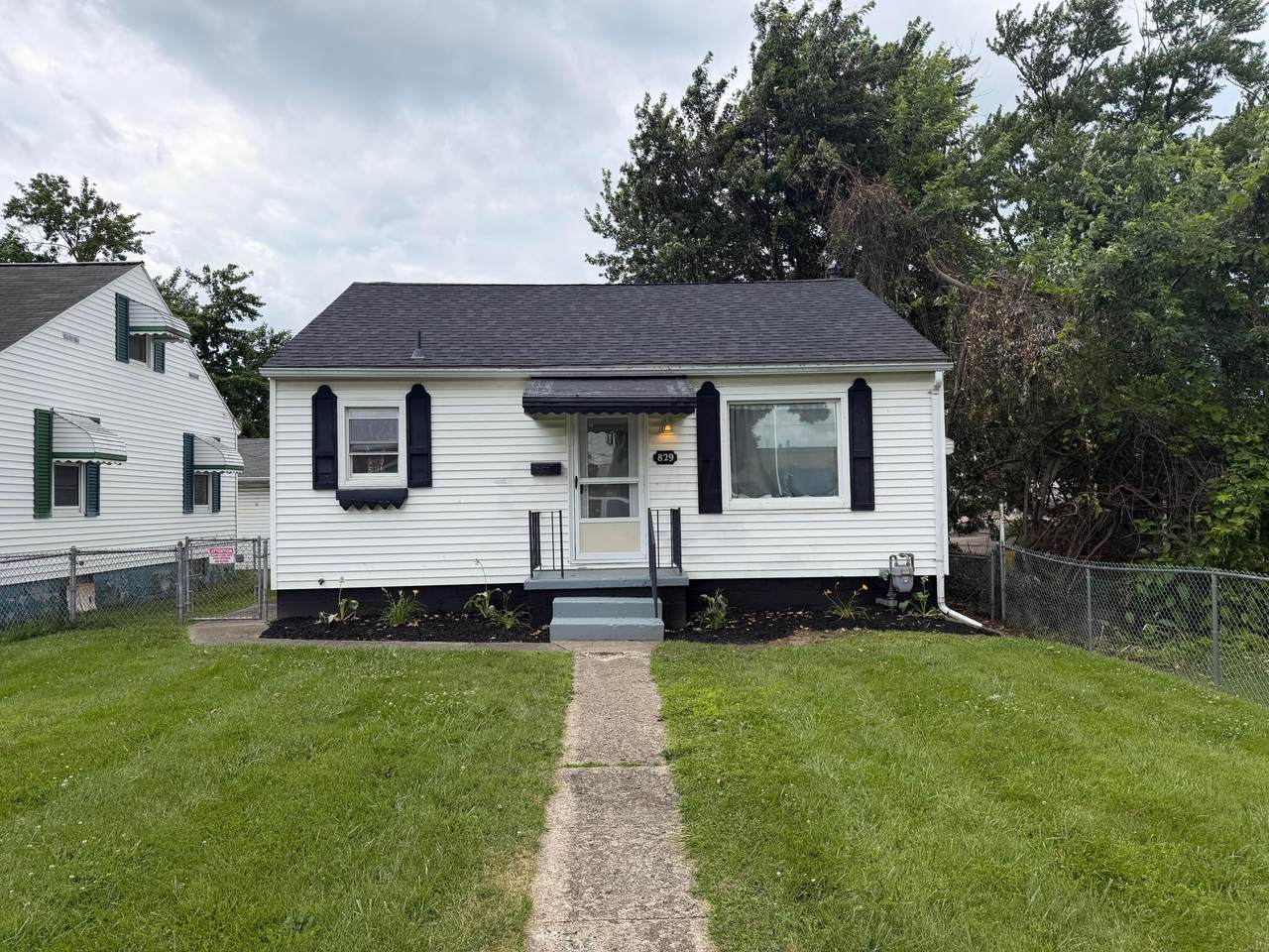 829 Goodwin Avenue - Photo 1