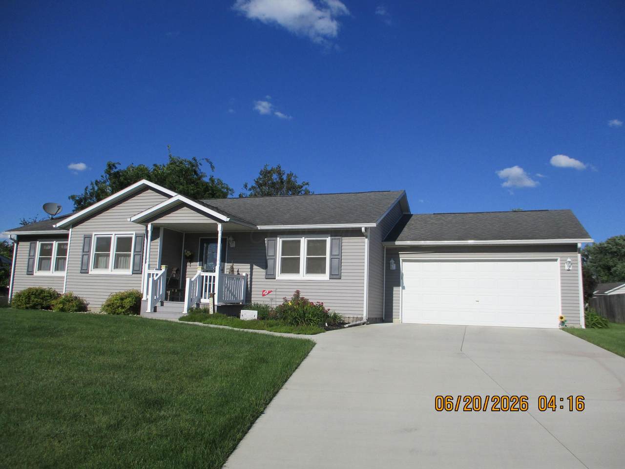 1046 Underwood South Drive - Photo 1