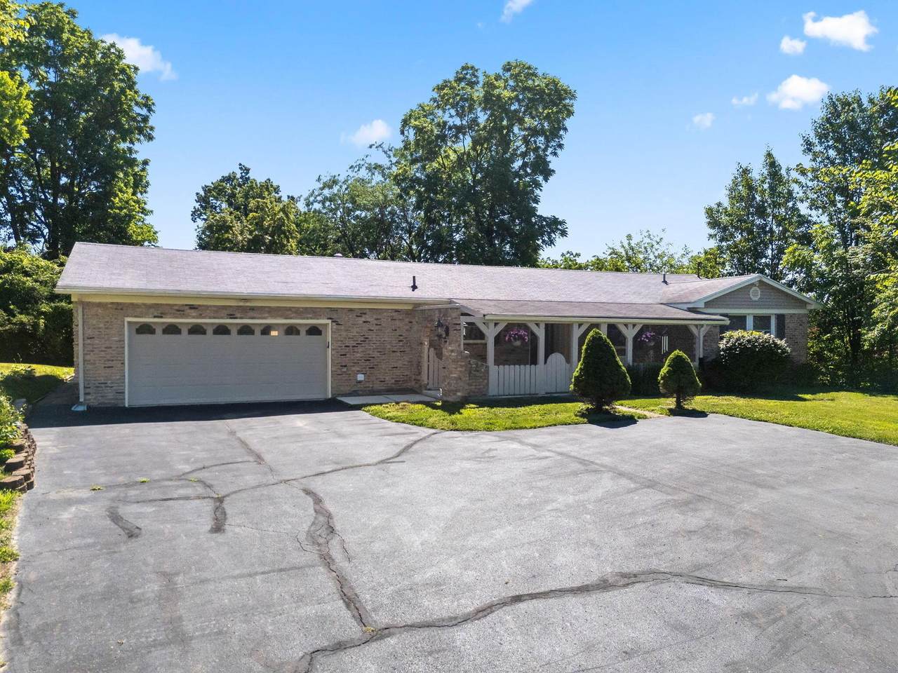 800 White Oak Drive - Photo 1