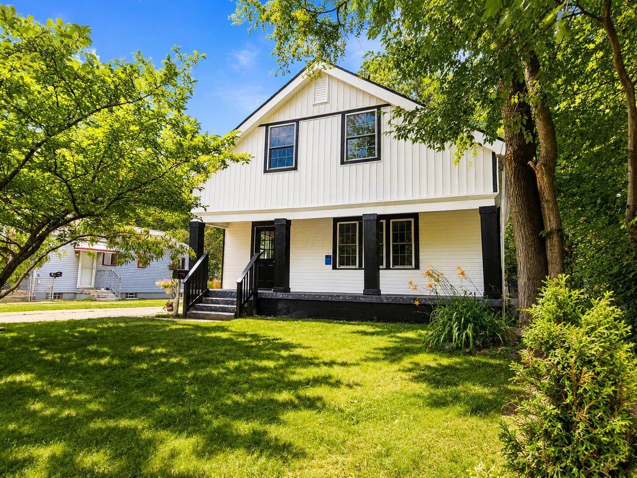 690 Collingwood Avenue - Photo 1