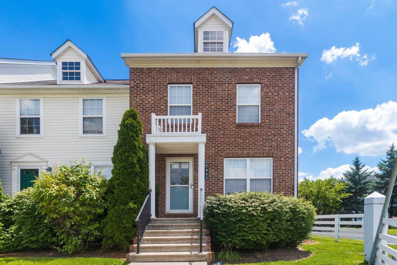 952 Hartford Village Boulevard - Photo 1