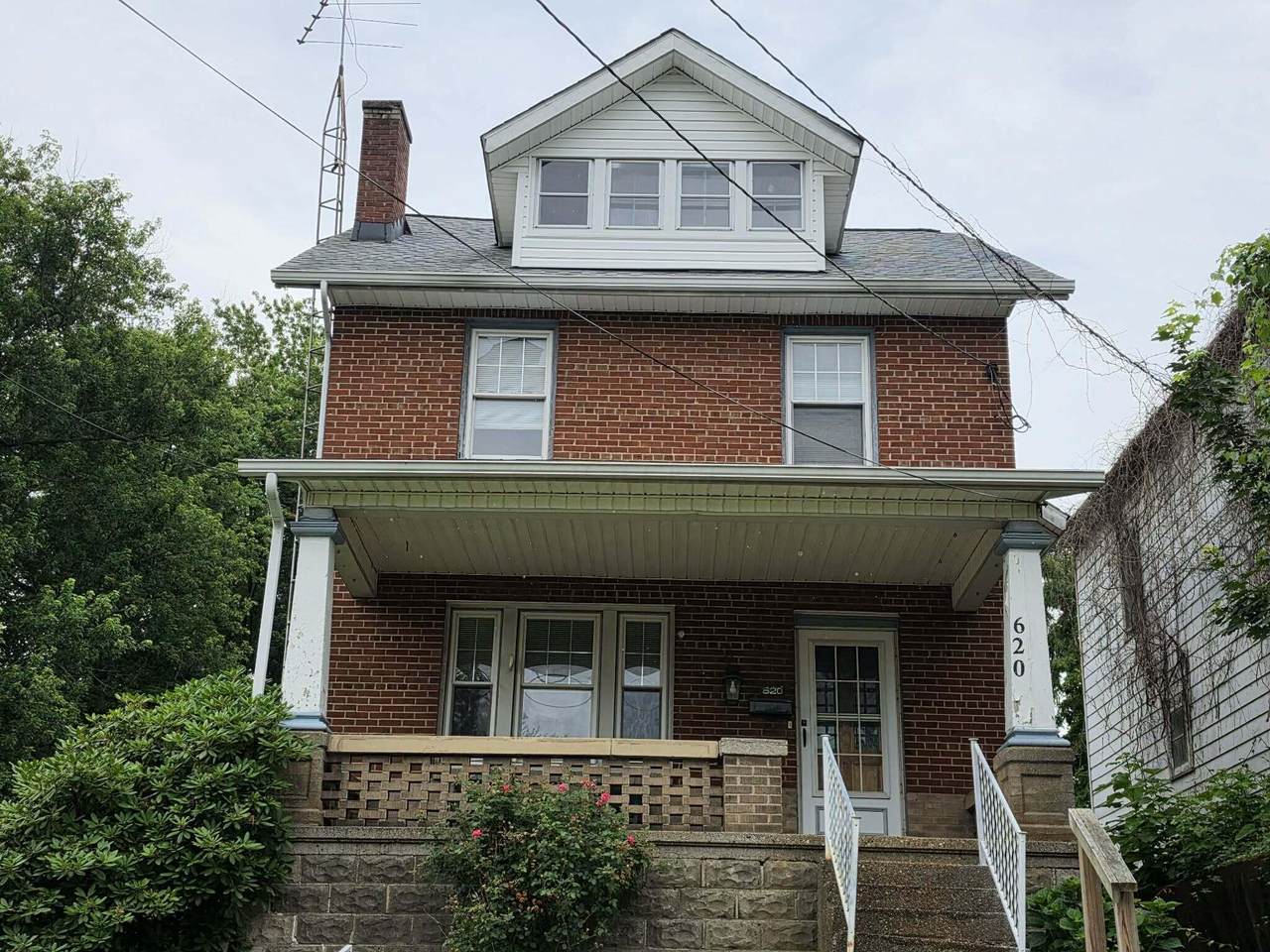 620 Warwick Avenue - Photo 1
