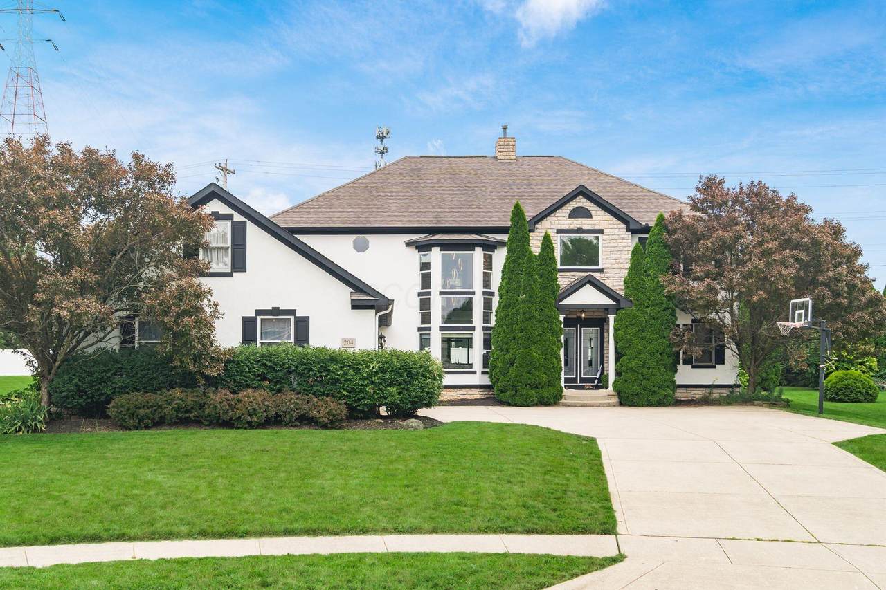 204 Oakwood Court - Photo 1