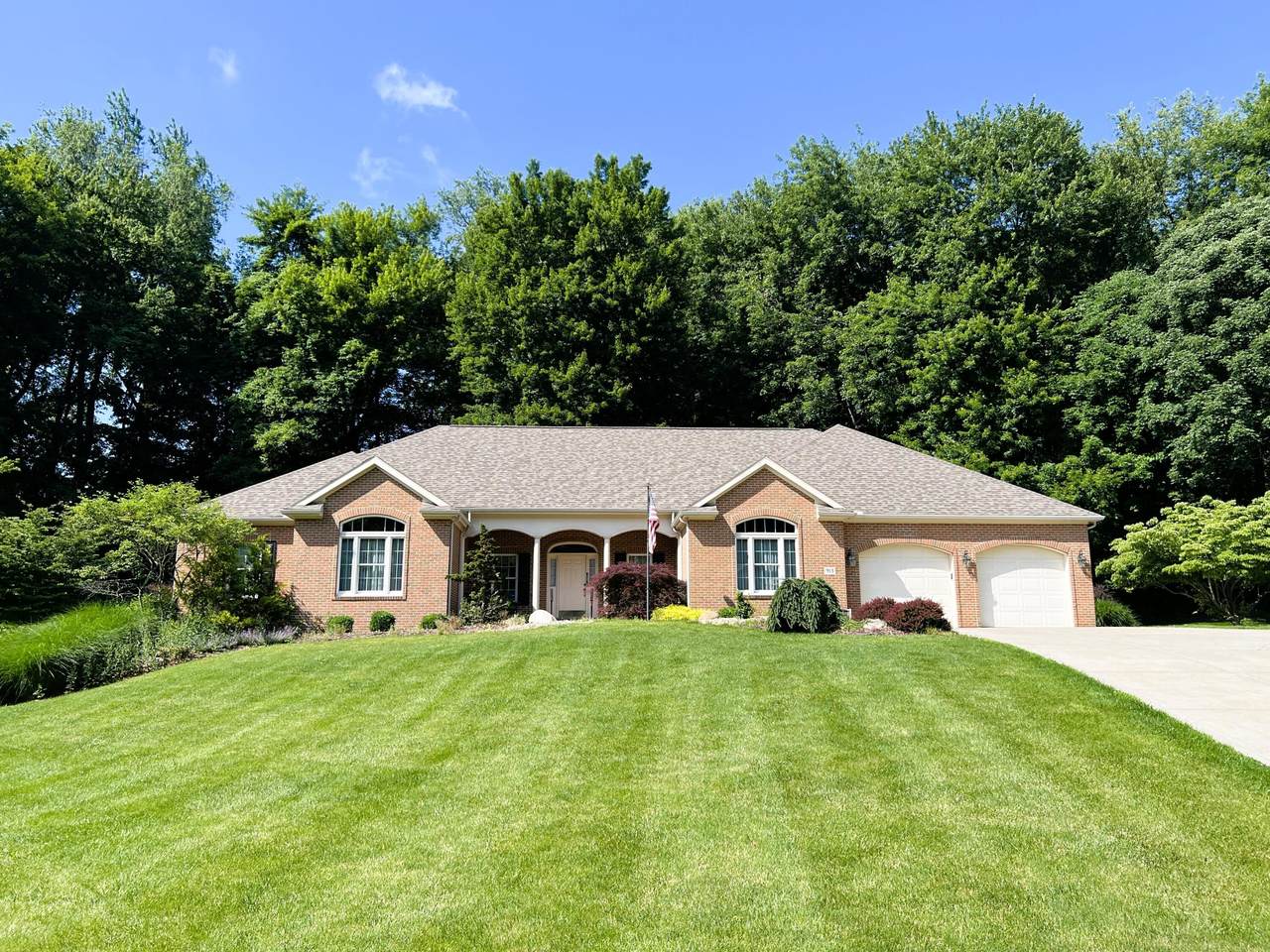 913 Howell Drive - Photo 1