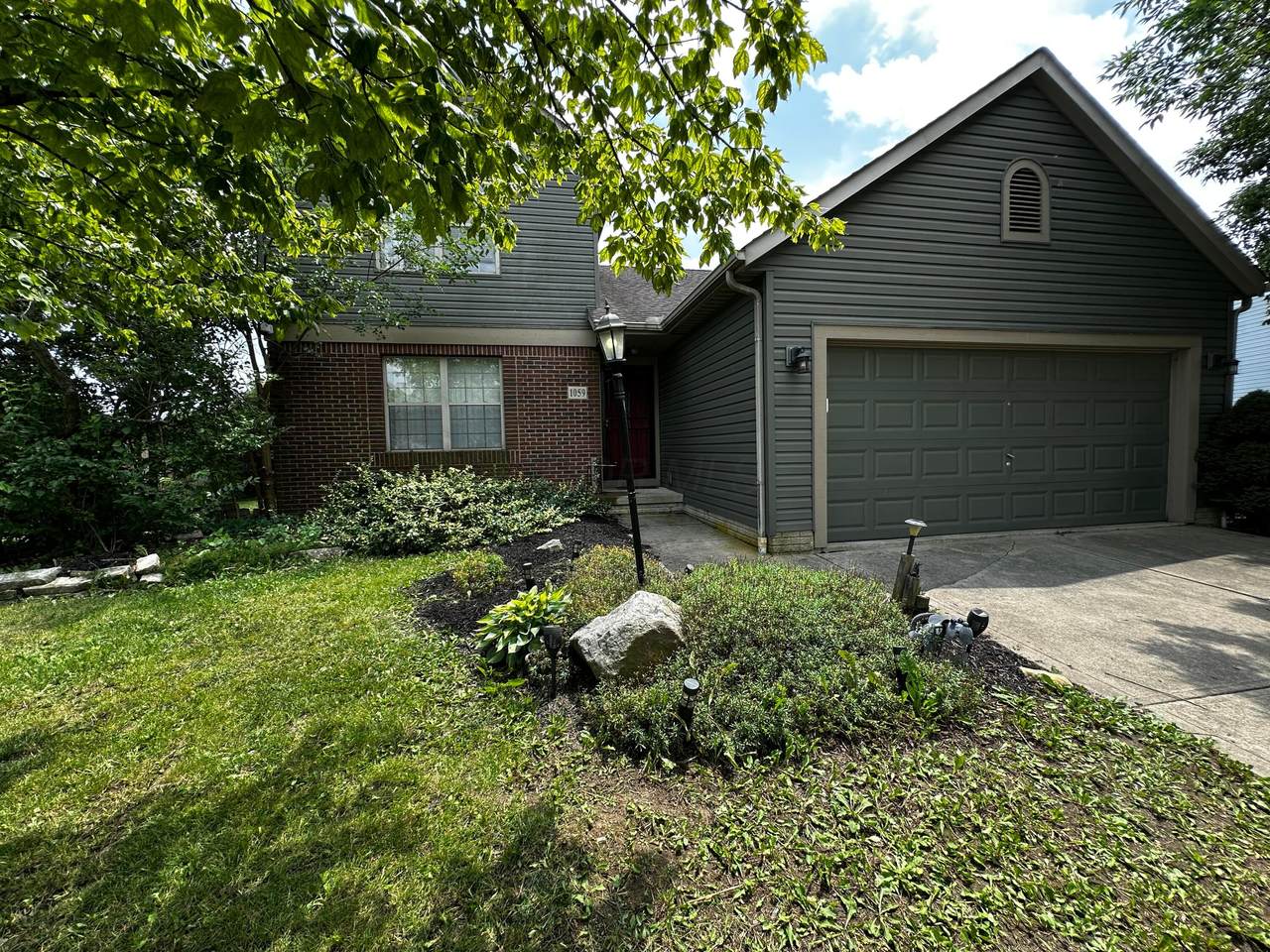 1059 Somerset Court - Photo 1