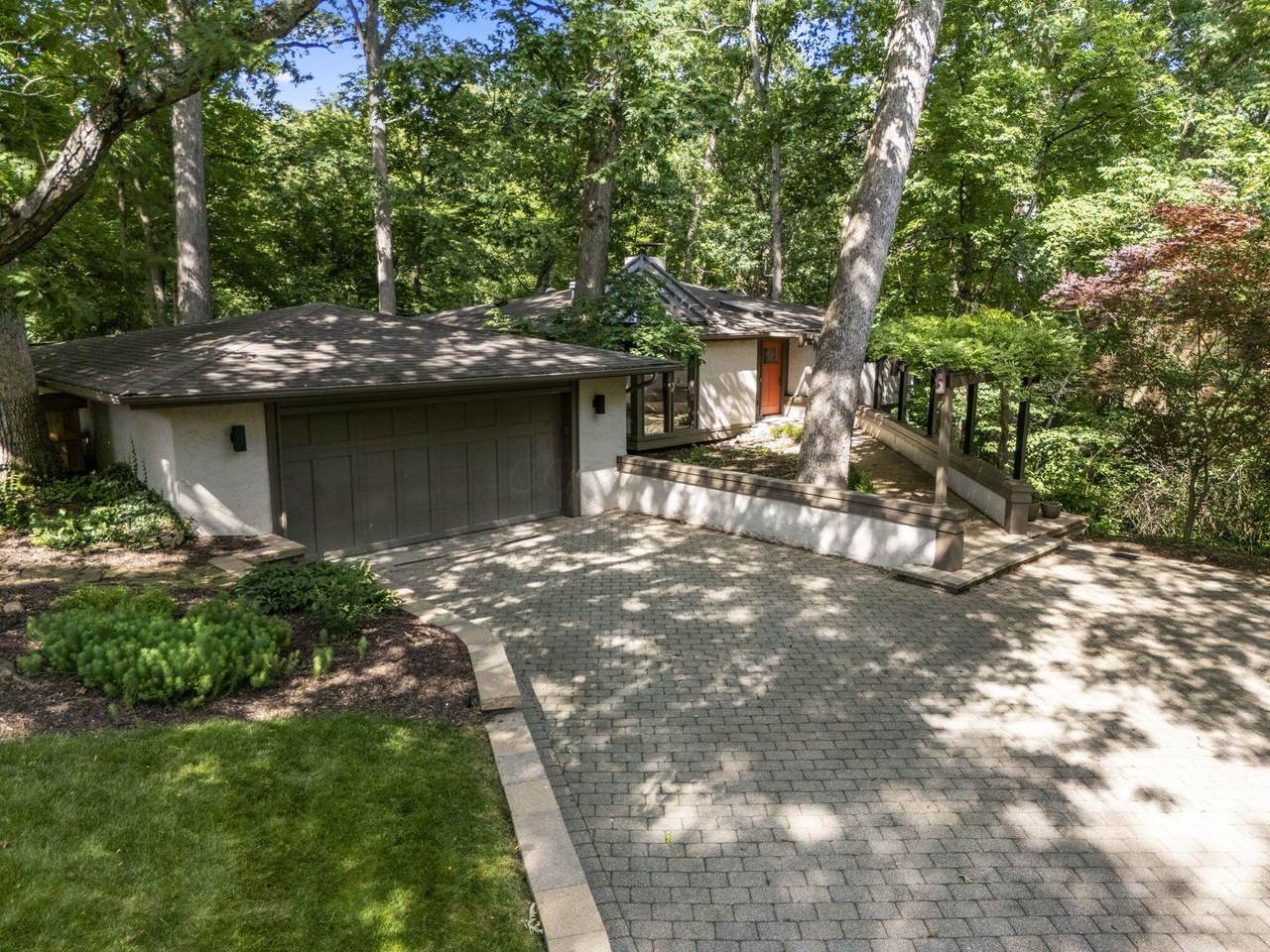 815 Lookout Point Drive - Photo 1