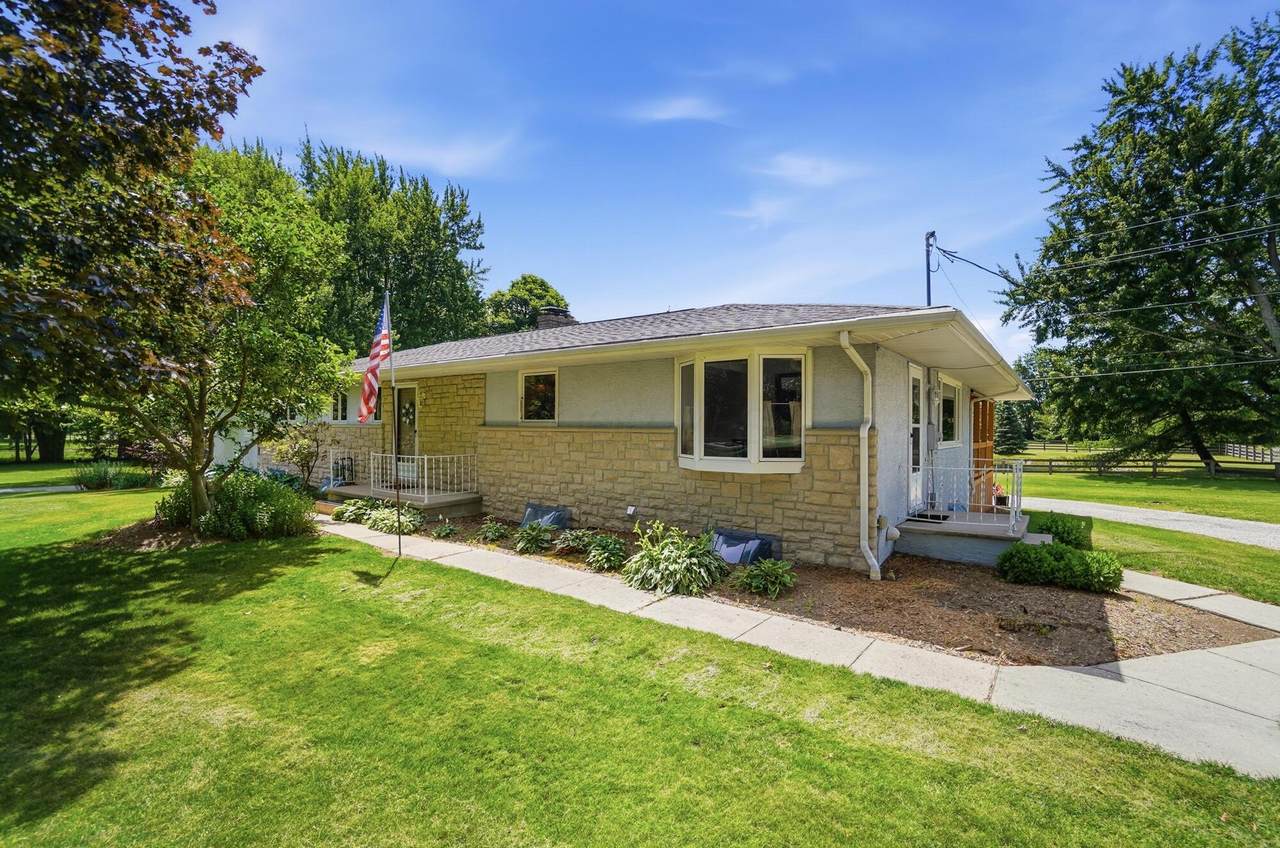 2262 Lewis Center Road - Photo 1