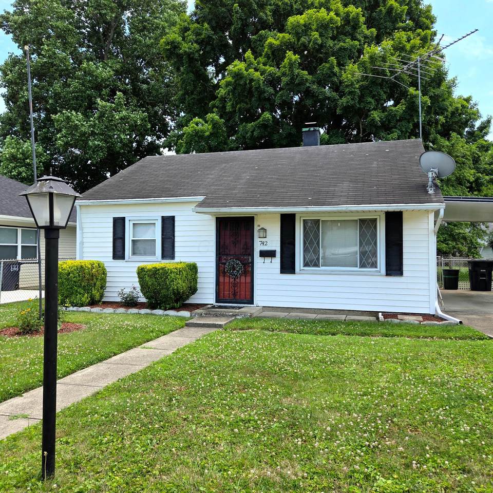 742 Maryland Avenue - Photo 1