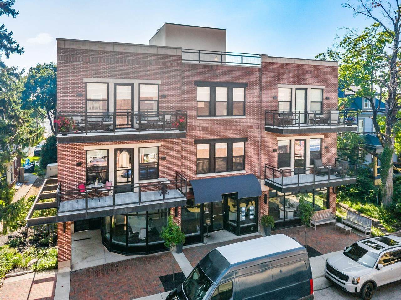 1200-201 Grandview Avenue - Photo 1