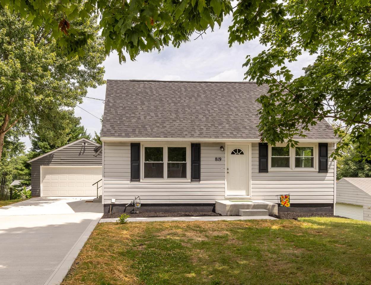 819 Spring Street - Photo 1