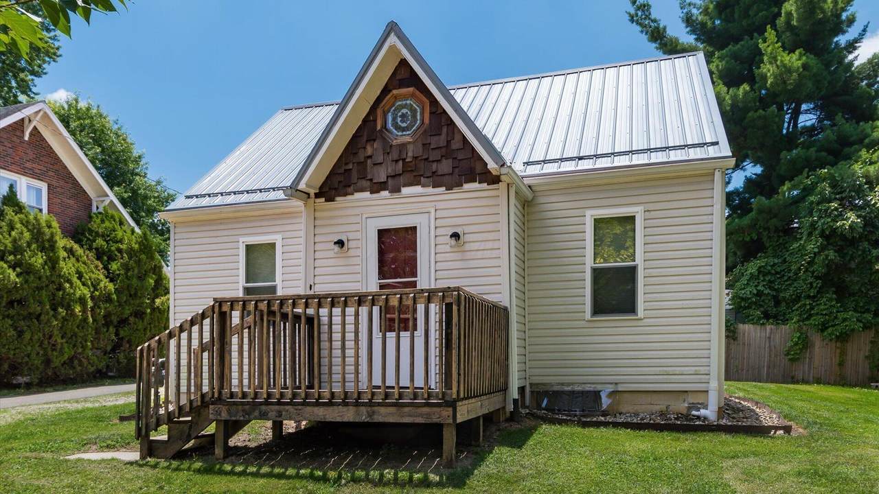 186 Montgomery Boulevard - Photo 1