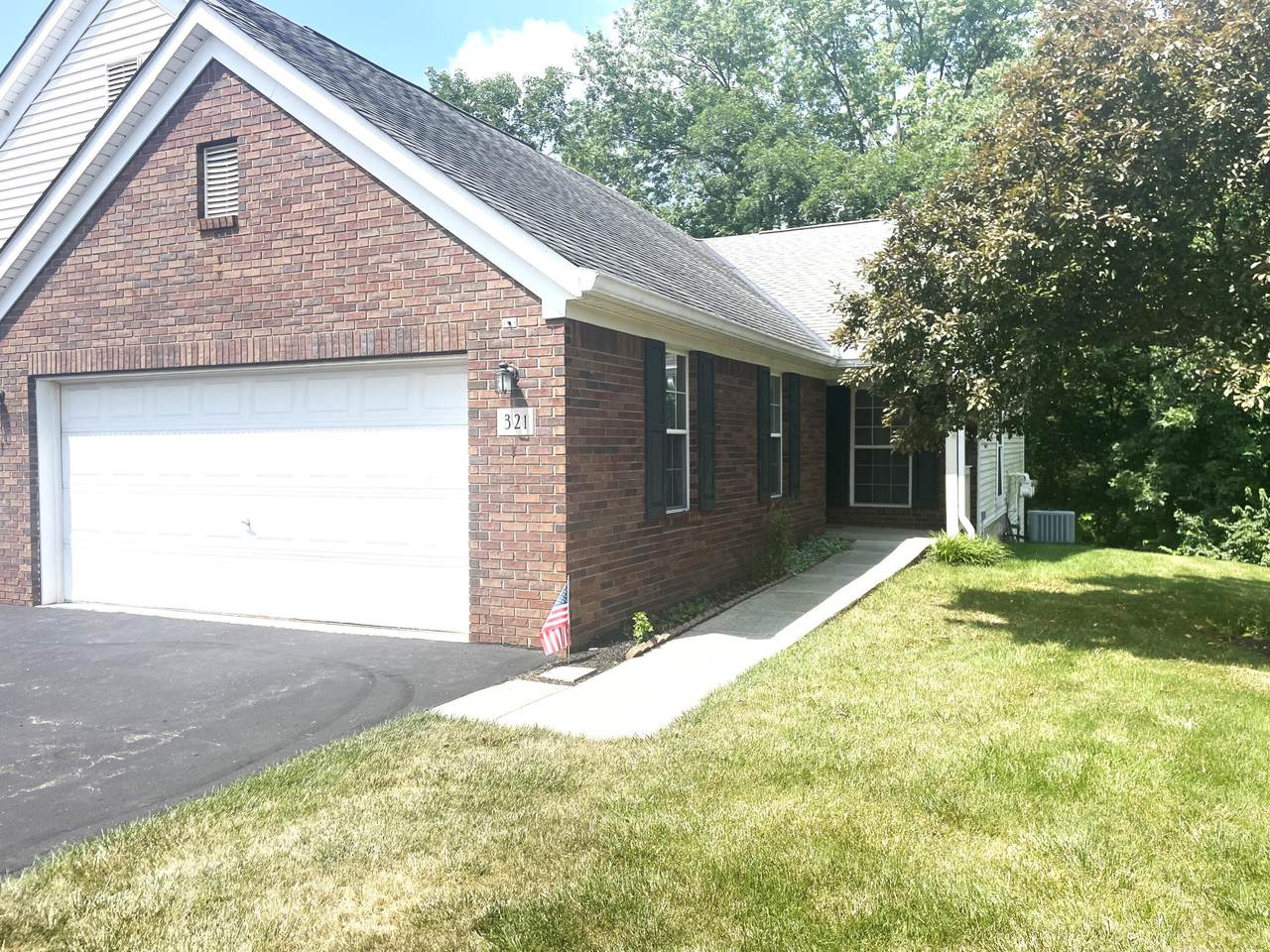321-321 Retreat Lane - Photo 1