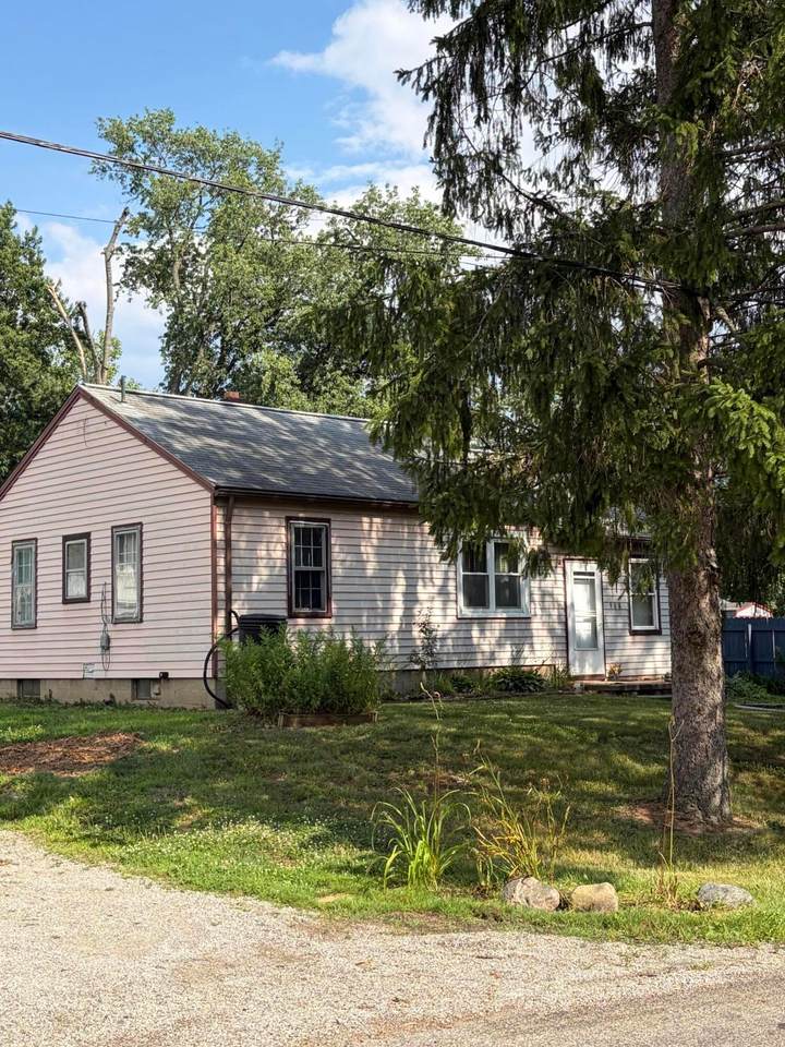 908 Romulus Street - Photo 1