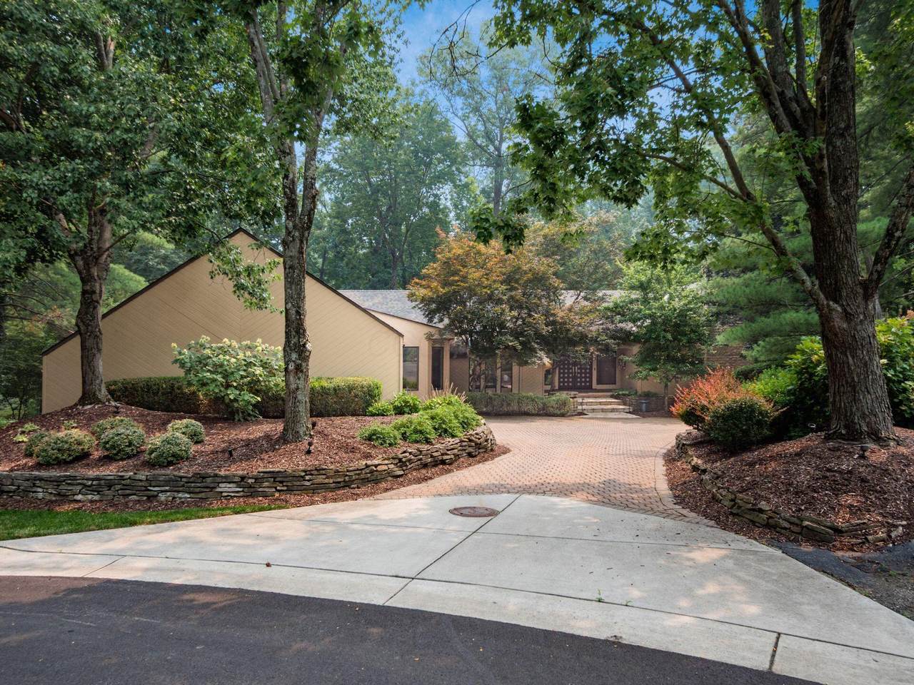 8483 Torwoodlee Court - Photo 1
