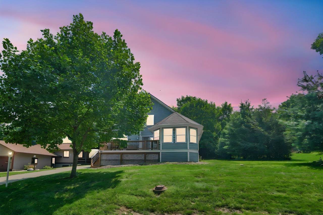 748 King Beach Drive - Photo 1