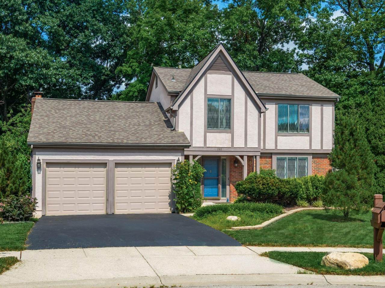 190 Creighton Court - Photo 1