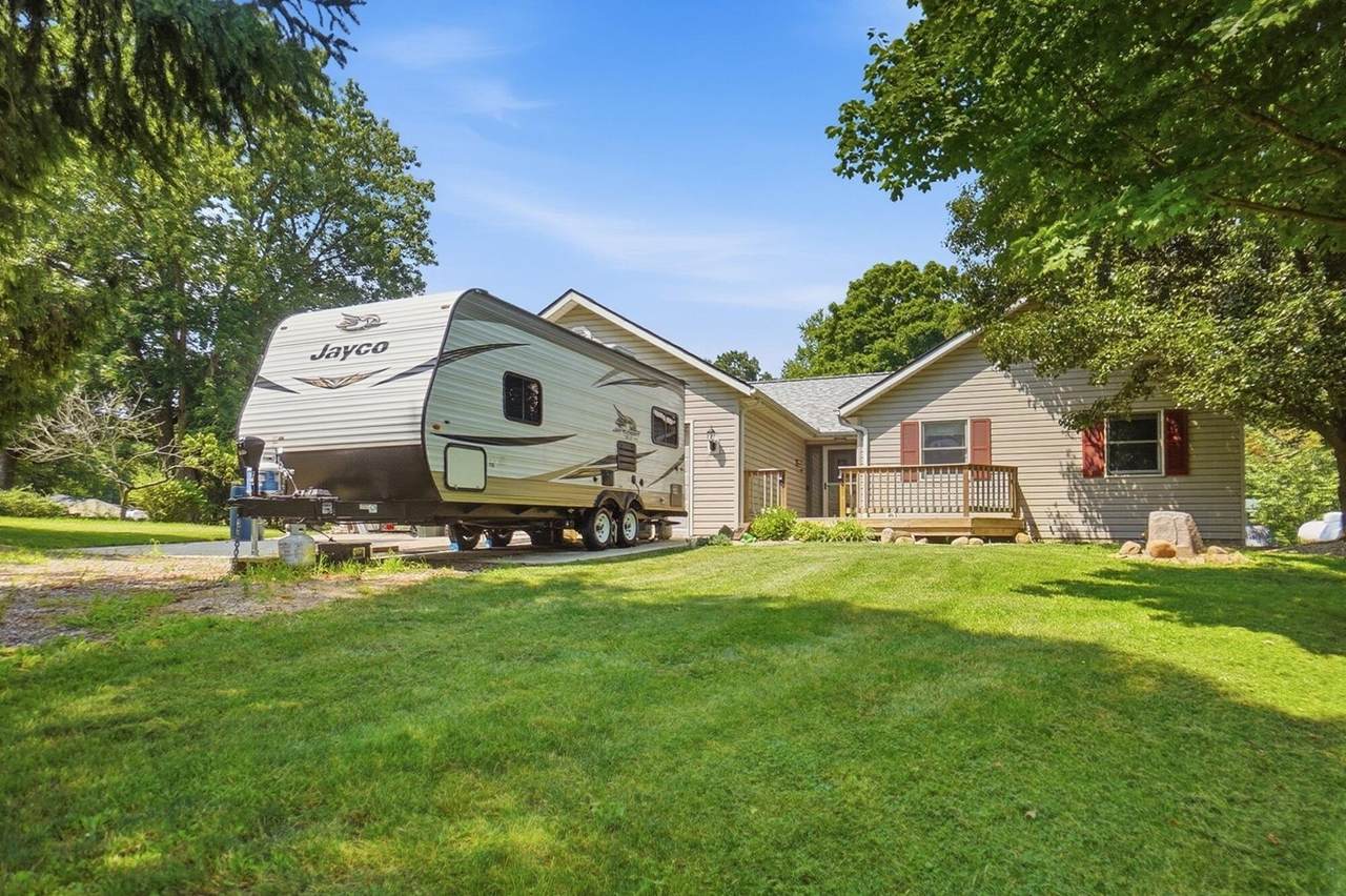 384 Parkview Road - Photo 1